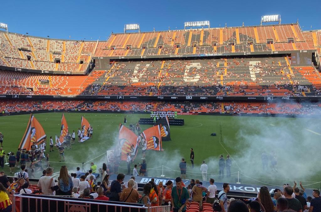Nuestros residentes asisten a la presentación del VALENCIA CF 2023-24